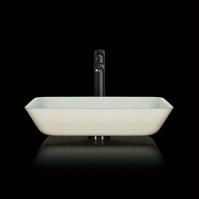 Piédestal au-dessus de contre- partie supérieure du comptoir rectangulaire de salle de bains de bol en verre d'évier de navire
