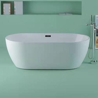 Une baignoire ovale debout en acrylique avec emplacement de drainage central