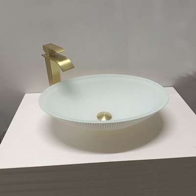 Le bassin de lavage en verre moderne a une surface lisse et résistante aux rayures