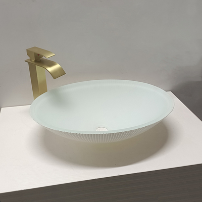 Le bassin de lavage en verre moderne a une surface lisse et résistante aux rayures